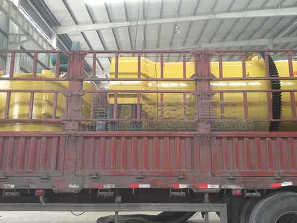 發(fā)往江蘇泰興三筒烘干機(jī)的發(fā)貨現(xiàn)場實拍