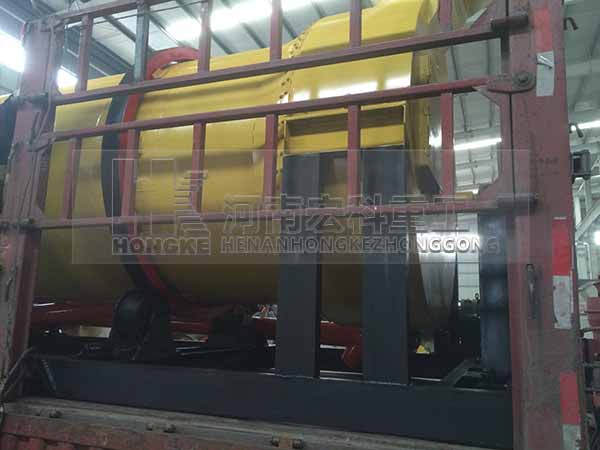 發(fā)往江蘇泰興三筒烘干機(jī)的發(fā)貨現(xiàn)場實拍