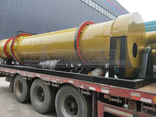 發往老撾的兩套&Phi;1000&times;7米的雞糞烘干機裝貨現場